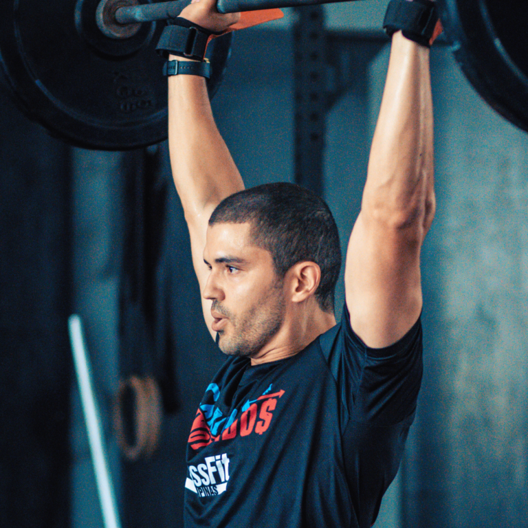 O Open é a maior competição online do mundo. É o primeiro passo para ir aos CrossFit Games e quem sabe ser coroado “Fittest Man” ou “Fittest Woman” do mundo.