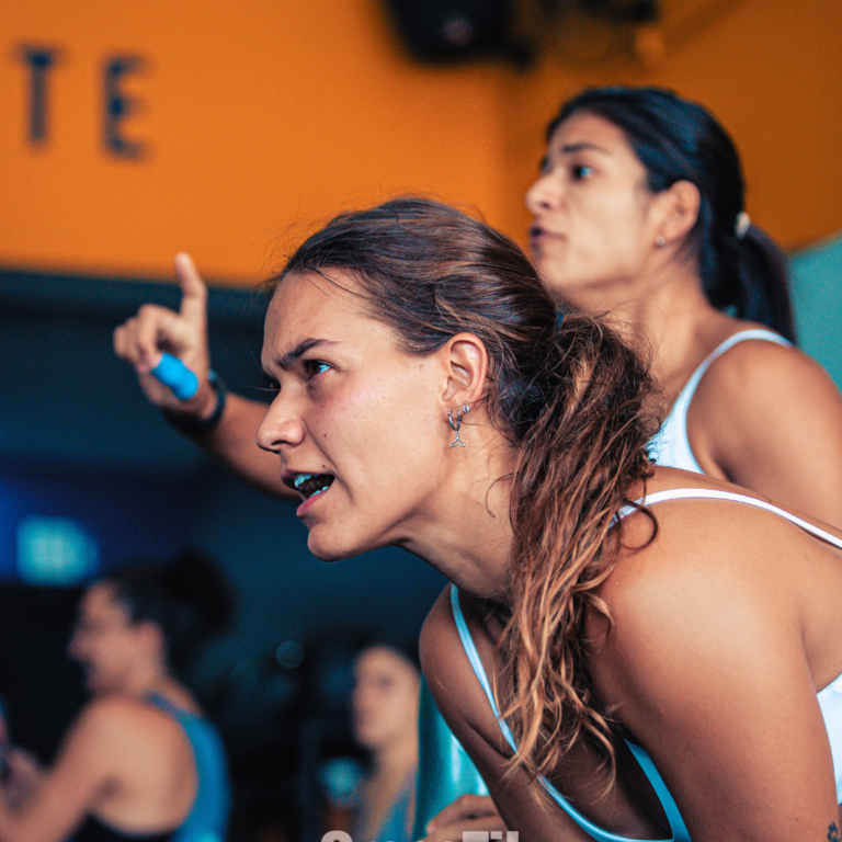 Ele pode ser realizado por quem é atleta e qualquer outra pessoa, independente do nível de aptidão física, ainda que tenha iniciado um dia antes do início do open, pode se inscrever.